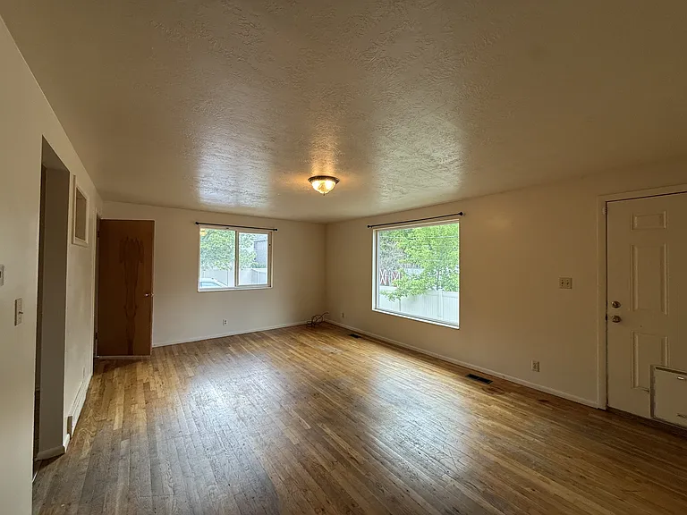 2735 S 700 E — Photo 4