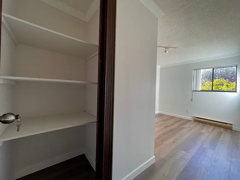 10580 Holly Park Ln #10580 — Photo 8