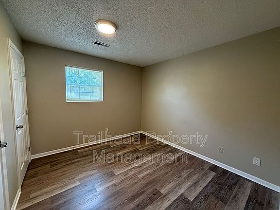 5th image of 602 N Jackson St