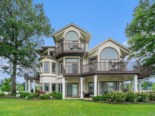 265 Lakeshore Dr, Battle Creek, MI 49015