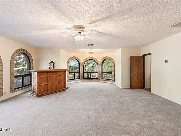 4th image of 2716 E VOLTAIRE Avenue