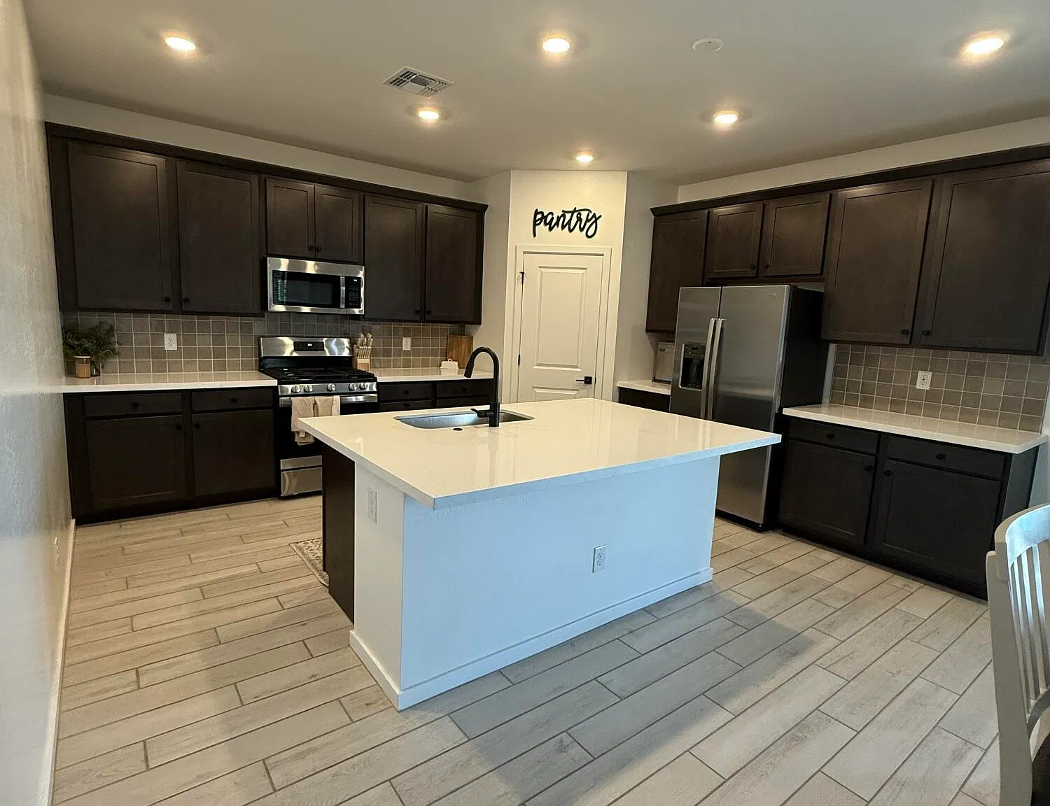 4 bed, 3.0 bath, 2511 sqft, $2,600 — Photo 4