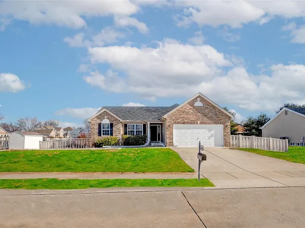 239 Edbrooke Dr, Shiloh, IL 62221