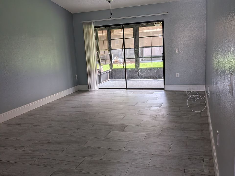 1st image of 2413 King Oak Ct