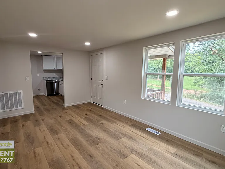 114 Couch St — Photo 3
