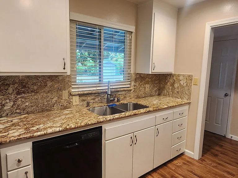 1117 Lancaster Way — Photo 10