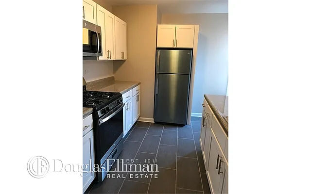 Sold by Douglas Elliman | media 15