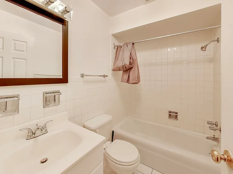 5400 N Sheridan Rd #210 — Photo 9