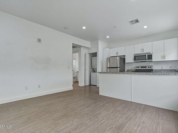 5th image of 622 N 9th Ave #303
