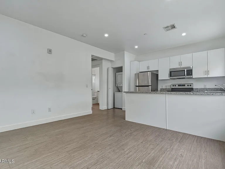 622 N 9th Ave #301 — Photo 5