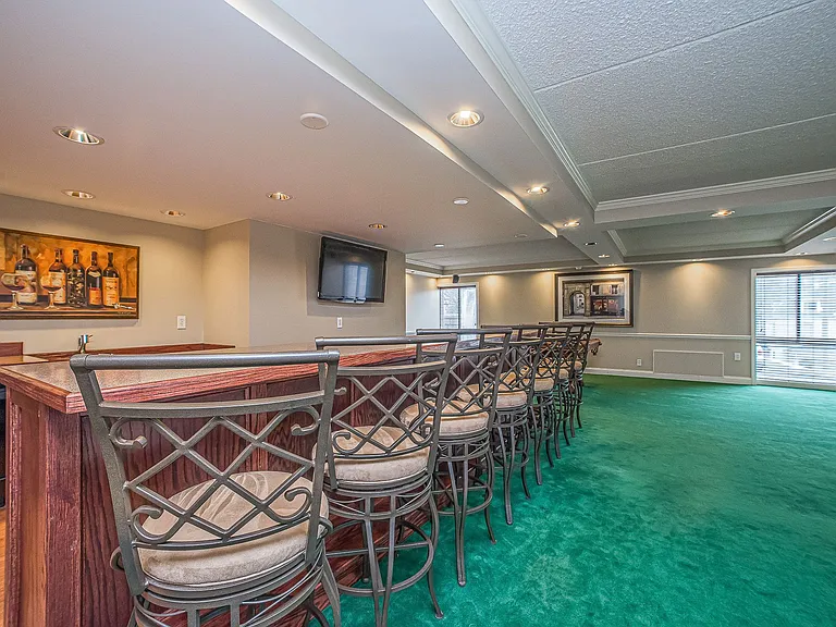 530 N Main Street - The Townhouse. — Photo 12