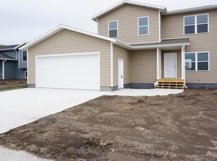 27 26th St SW, Watertown, SD 57201