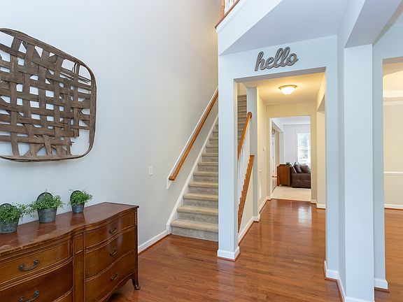 5th image of 216 Hopesworth Ct