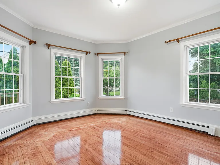 Bonus room/Family room/Office