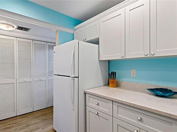 4th image of 1610 Middle Gulf Dr Unit F3
