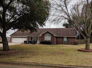 700 Oakview Dr, Nacogdoches, TX 75965