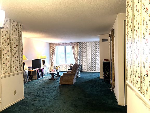 5th image of 5 Riverside Dr APT 709