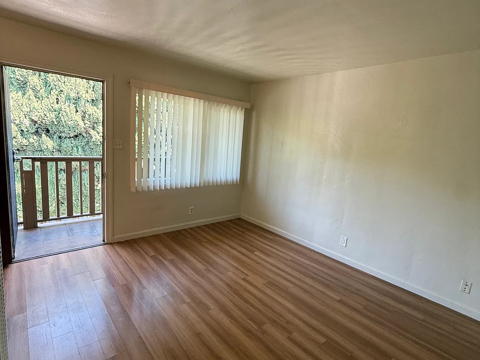 1115 Frankfurt Ave — Photo 4