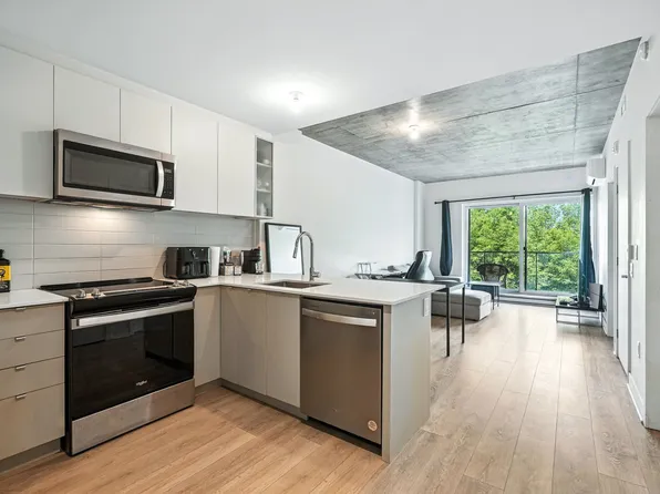 9280 Avenue Dubuisson #402, Montreal, QC H3C 0Y1