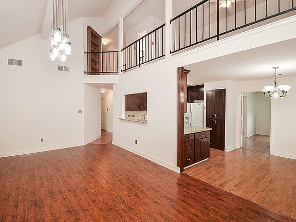 5th image of 2102 Landcircle Ct