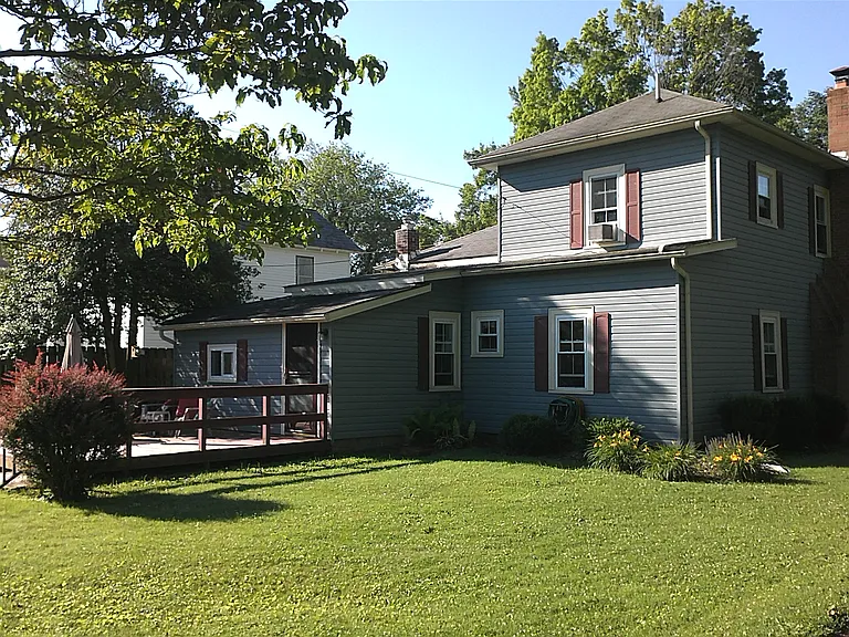 433 Water St SW — Photo 2