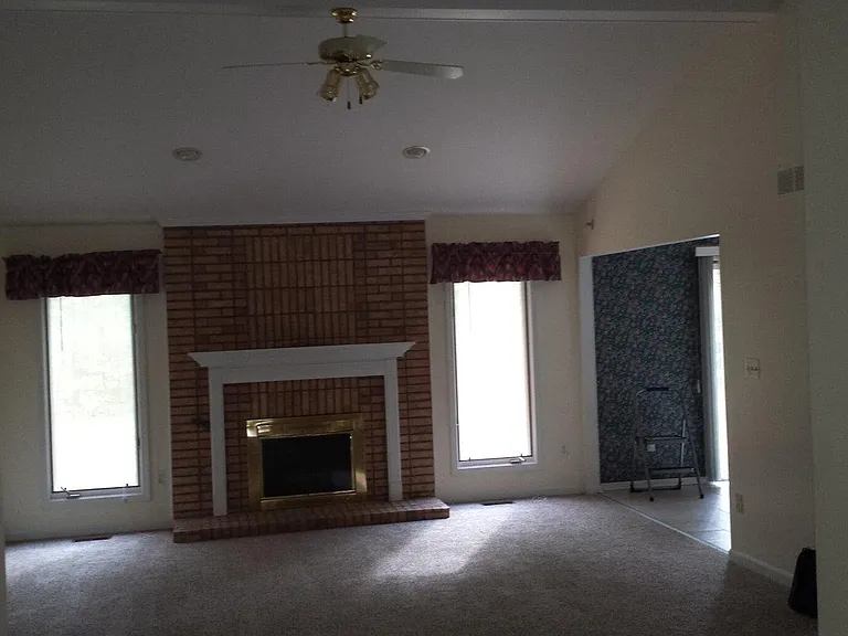 456 Essex Dr — Photo 6