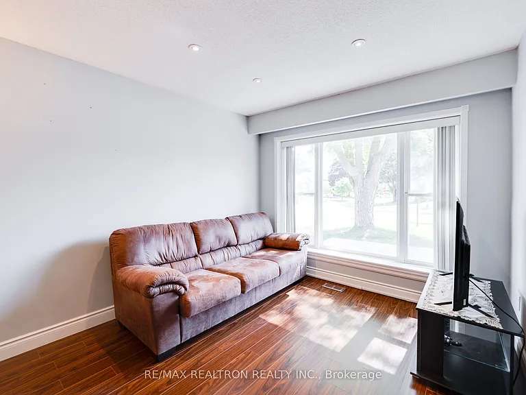 1 Harrison Ct — Photo 7
