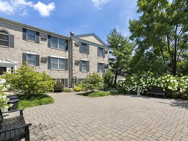 Coventry Square Apartments — Photo 11