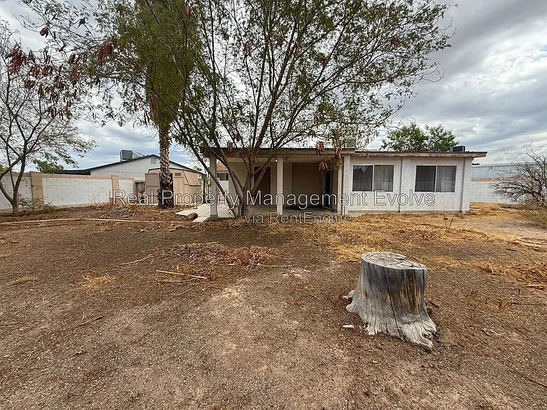 513 E Wickieup Ln — Photo 20