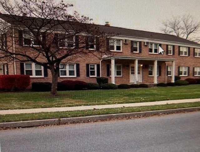 Londonderry Apartments — Photo 3