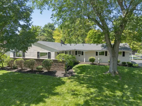 2929 Pickwick Dr, Columbus, OH 43221