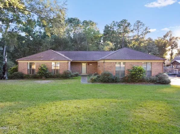 1917 Shady Point Cir, Gautier, MS 39553