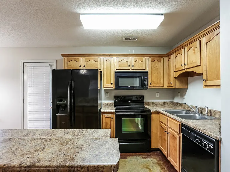 3044 Magnolia Dr — Photo 8