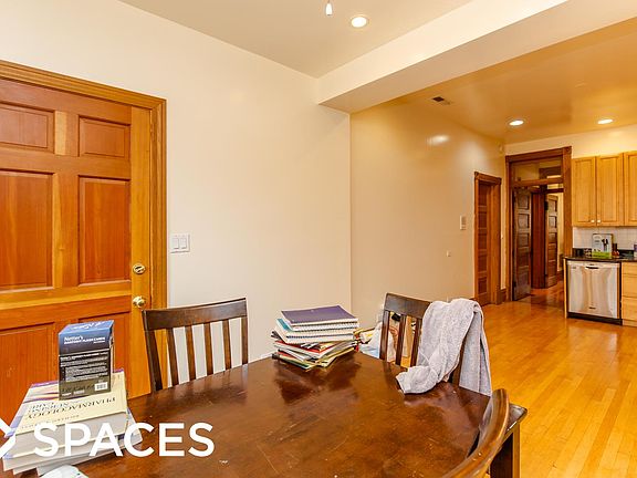 4th image of 1051 W Grace St #1