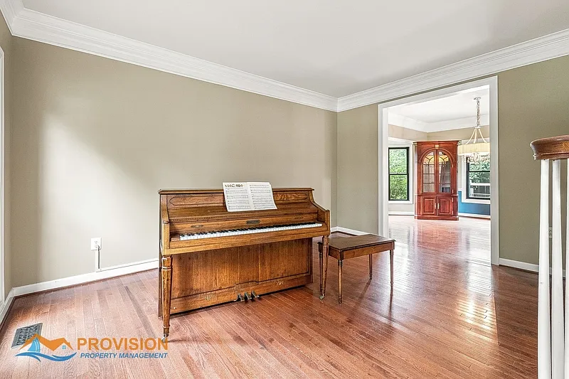 4 bed, 3.5 bath, 2222 sqft, $4,600 — Photo 4