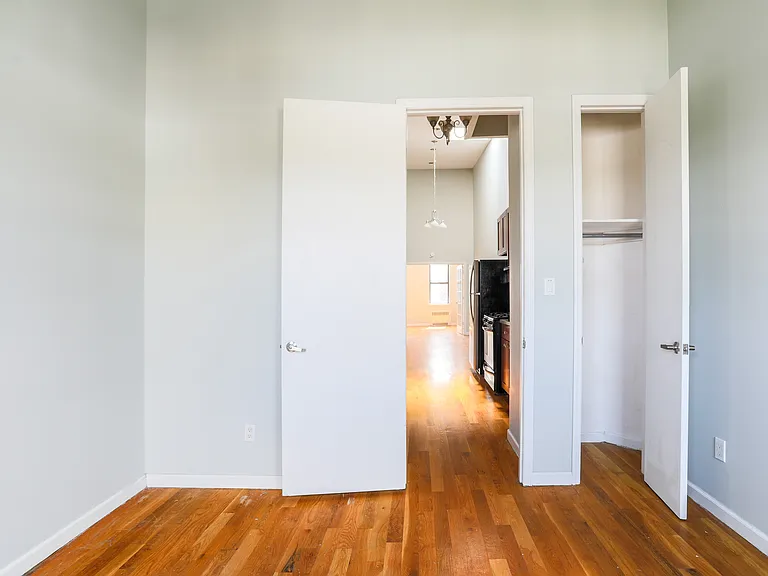 325 Melrose St #3L — Photo 10