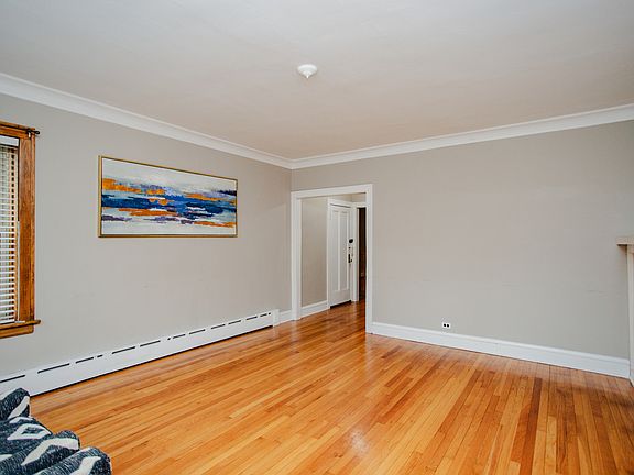 4th image of 2810 W Lunt Ave