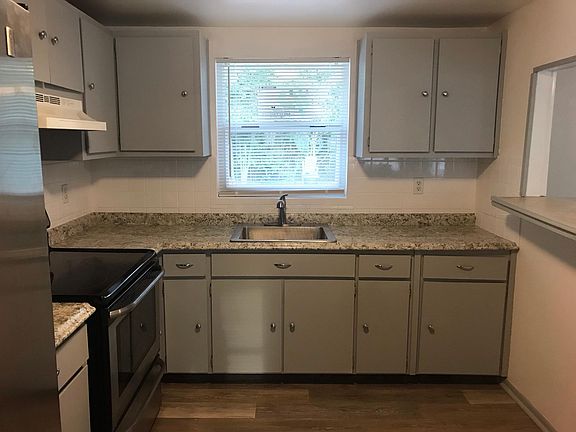 4th image of 914 Pelican Dr S