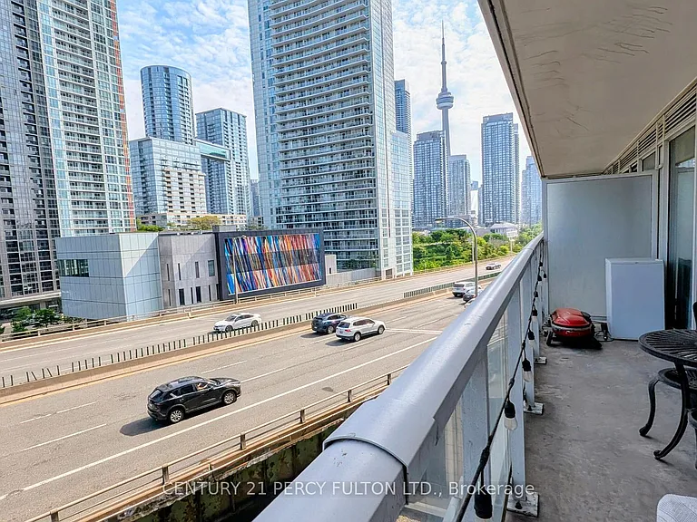 17 Bathurst St #808 — Photo 9