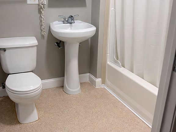 5th image of 312 Shirley St #209