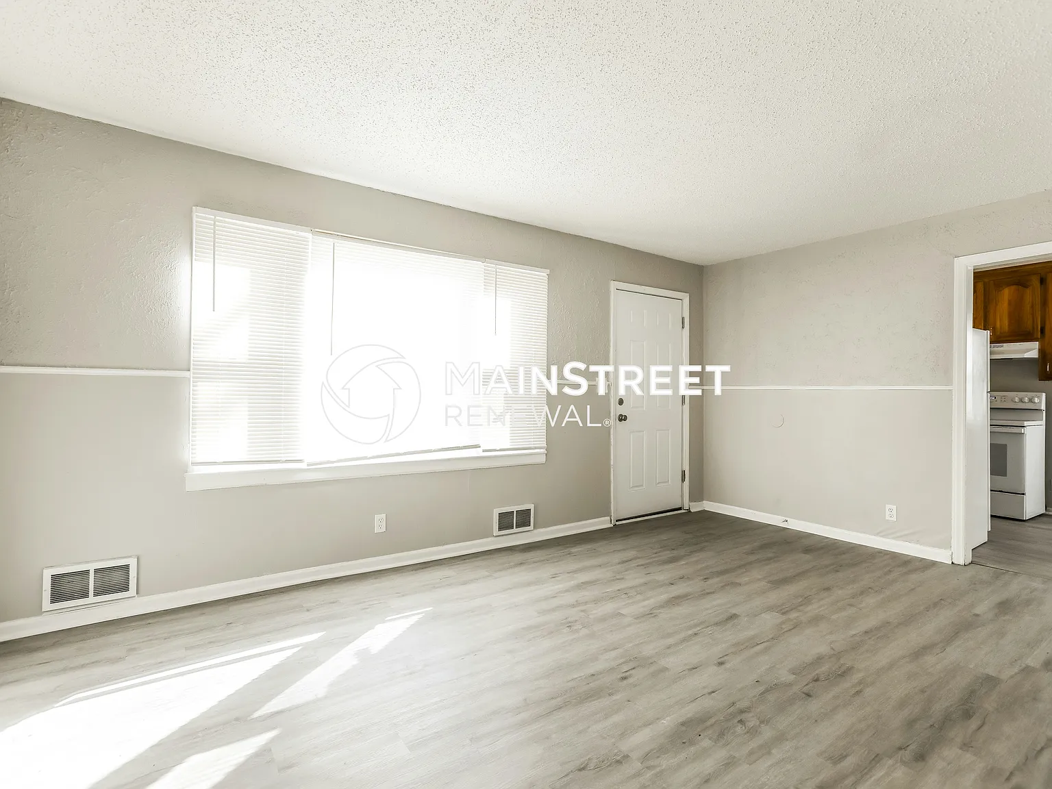 10000 Drury Ave — Photo 4