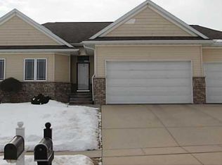 406 Wildflower Dr, Fairfax, IA 52228