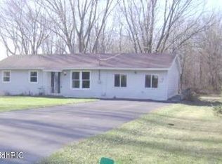 15156 Algonquin Rd, Three Oaks, MI 49128