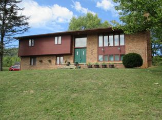 4220 Reservoir Rd, Kingsport, TN 37660
