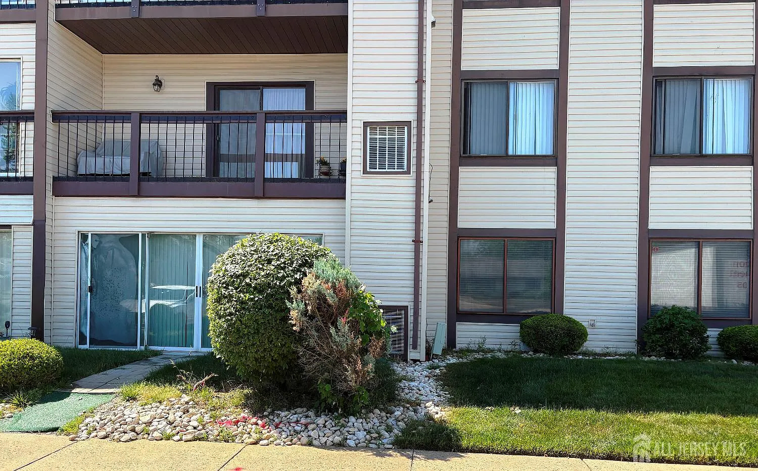 2 bed, 2.0 bath, $1,900 — Photo 1