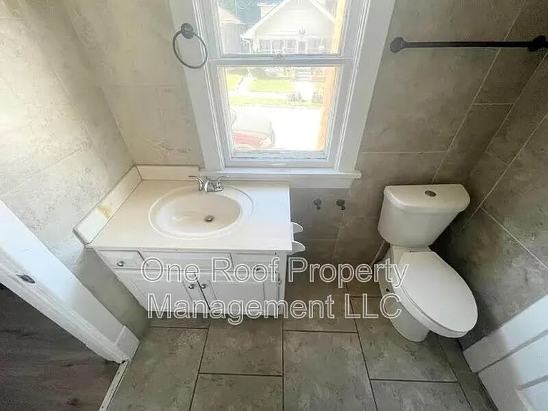 447 N Lawndale Ave — Photo 3