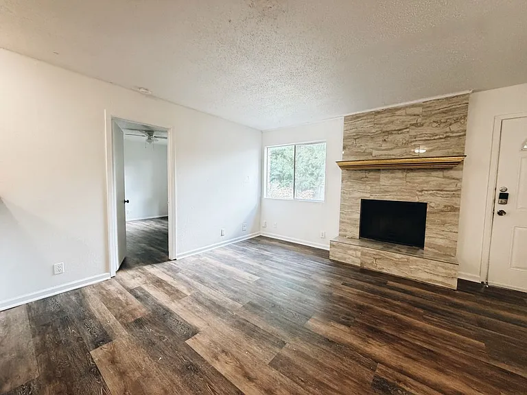 9906 Hundred Oaks Cir #B — Photo 5