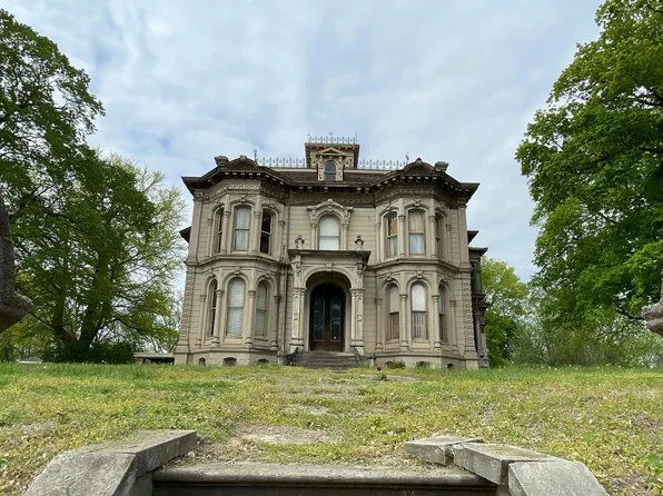 703 Hall St, Saint Joseph, MO 64501