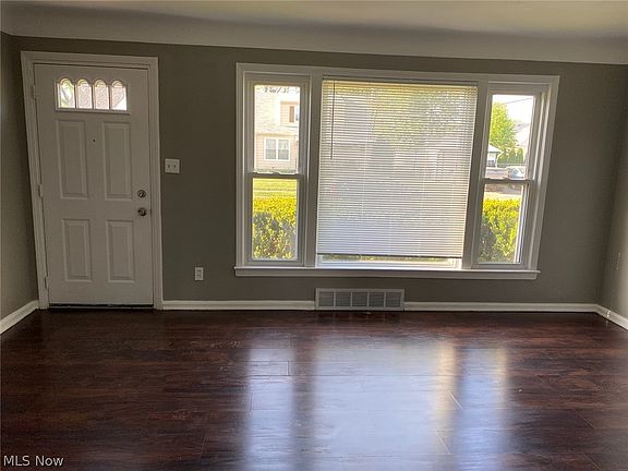 3rd image of 24670 Hartland Dr