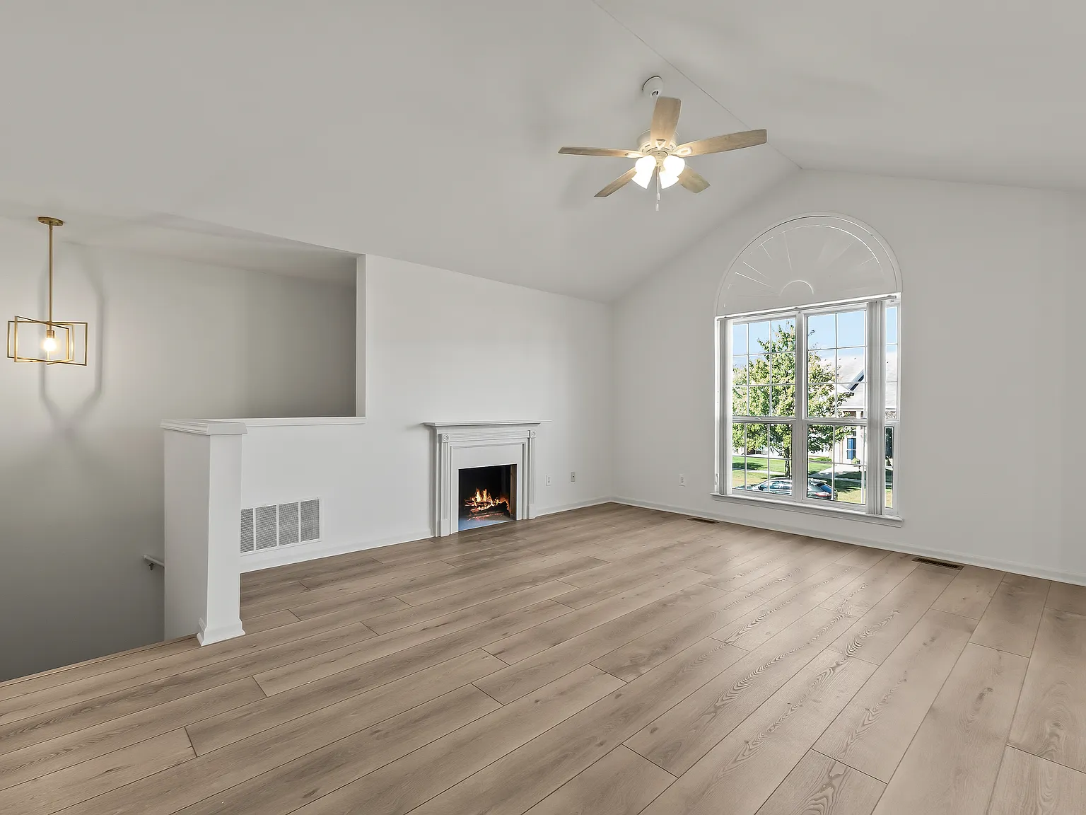2 bed, 1358 sqft, $2,400 — Photo 4